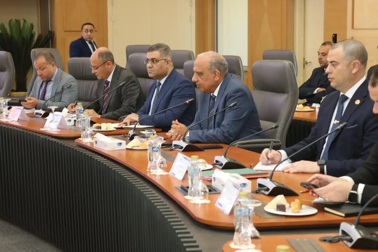 ''وزير الكهرباء'' يجتمع ورئيس شركة ''روسآتًوم'' الروسية وفريق العمل القائم على مشروع محطة الضبعة النووية