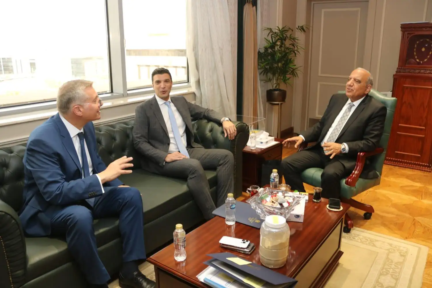 وزراء ‘الكهرباء‘ و‘البترول‘ و‘الصناعة‘ يبحثون ملفات العمل المشتركة وضمان الاستدامة وأمن الطاقة وتأمين الاستمرارية وتحقيق الكفاءة فى القطاعات الصناعية