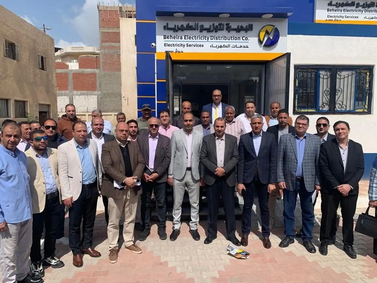 لمتابعة سير العمل... ''الدستاوي'' يتفقد مراكز الخدمة و التحكم والمزامنة المركزية بـ''كهرباء البحيرة'' ويعقد اجتماعاً مع قيادات الشركة لرصد مؤشرات الأداء