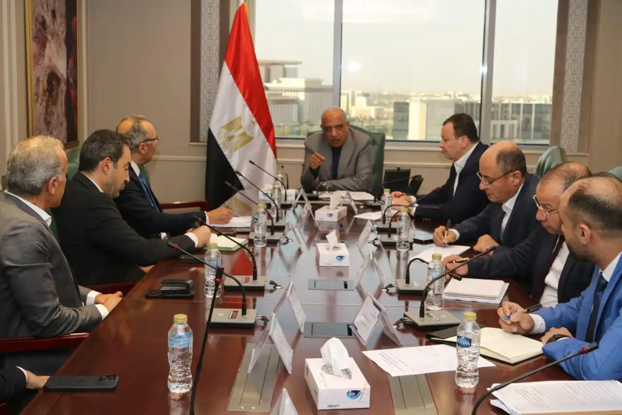 ''وزير الكهرباء'' و ''مدير جهاز مستقبل مصر للتنمية المستدامة'' يبحثان العمل المشترك والتنسيق والتعاون لتنفيذ مشروعات طاقة شمسية قدرة 2320 ميجاوات، ومحطات بطاريات تخزين الطاقة سعة 2000 ميجاوات ساعة