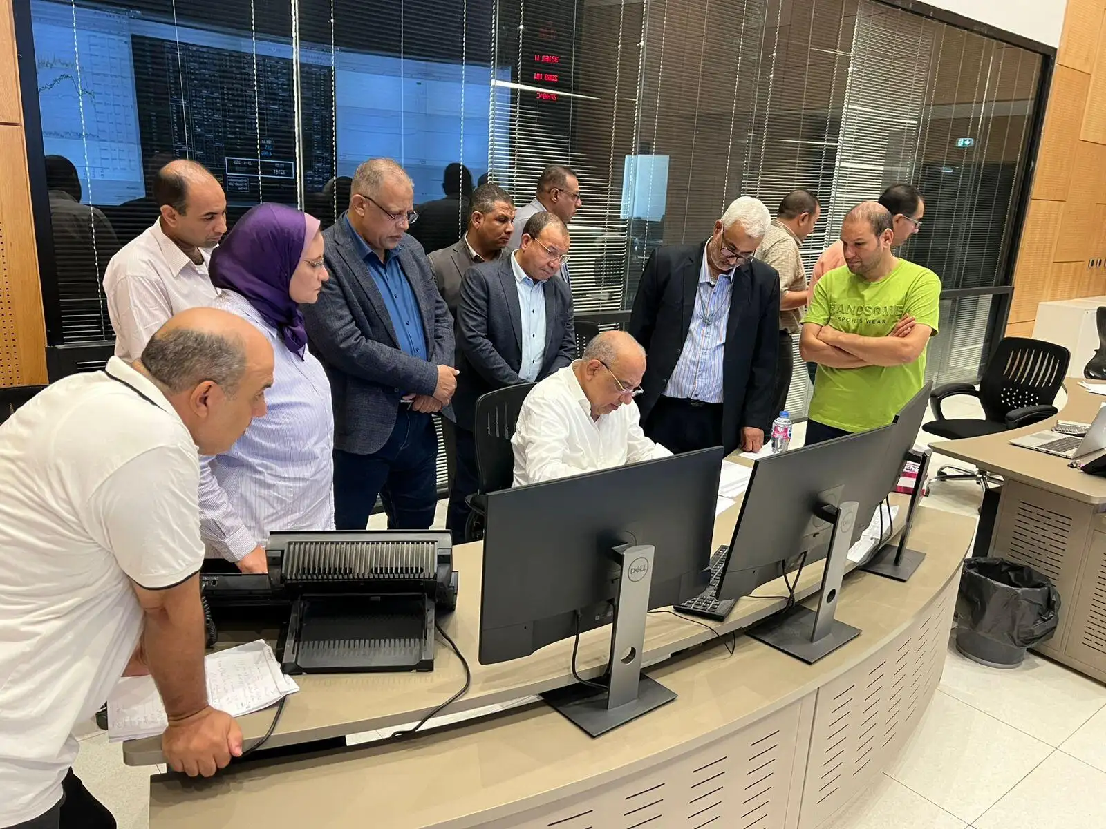 خلال زيارة ميدانية …''وزير الكهرباء'' يتابع سير العمل فى المركز القومي للتحكم في الطاقة و يؤكد على ضرورة تأمين الشبكة القومية وضمان استقرارها، ومتابعة زيادة الاستهلاك وارتفاع الأحمال خلال فصل الصيف لضمان جودة التغذية الكهربائية