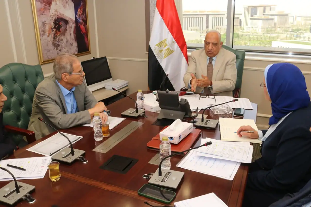 ''وزير الكهرباء'' يجتمع بقيادات ''التحكم'' وإنتاج، ونقل الكهرباء ويتابع خطة التشغيل لتأمين الشبكة الموحدة وضمان استقرار واستمرارية التغذية الكهربائية
