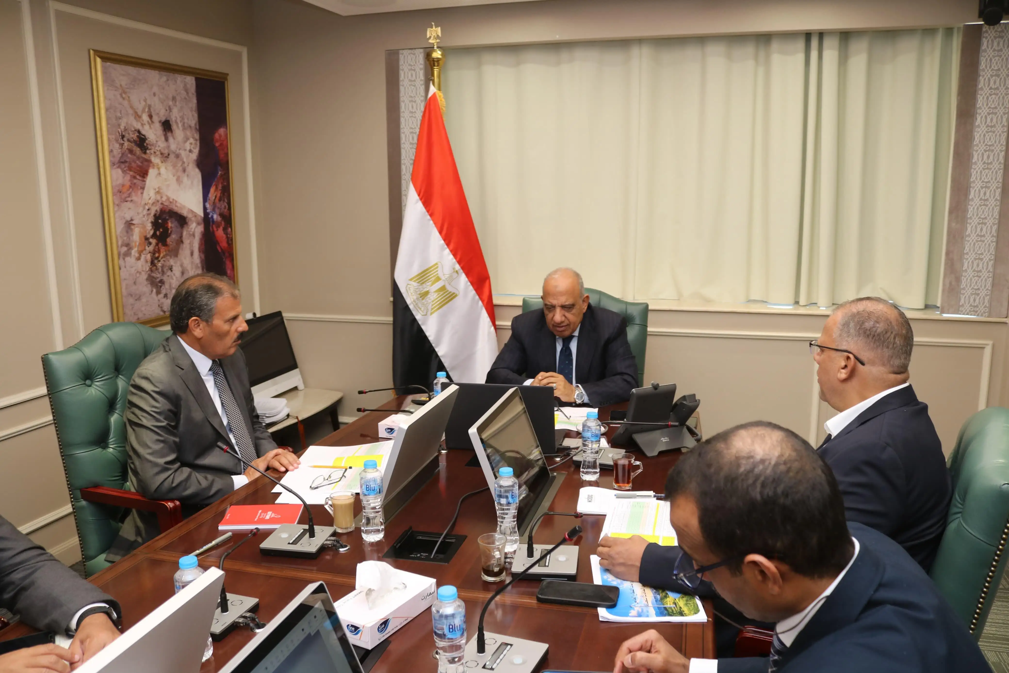 عبر تقنية الفيديو كونفرنس .. ''وزير الكهرباء'' يتابع مع الاستشاري الدولي مستجدات العمل على تحديث استراتيجية الطاقة المتكاملة والمستدامة حتى عام 2040
