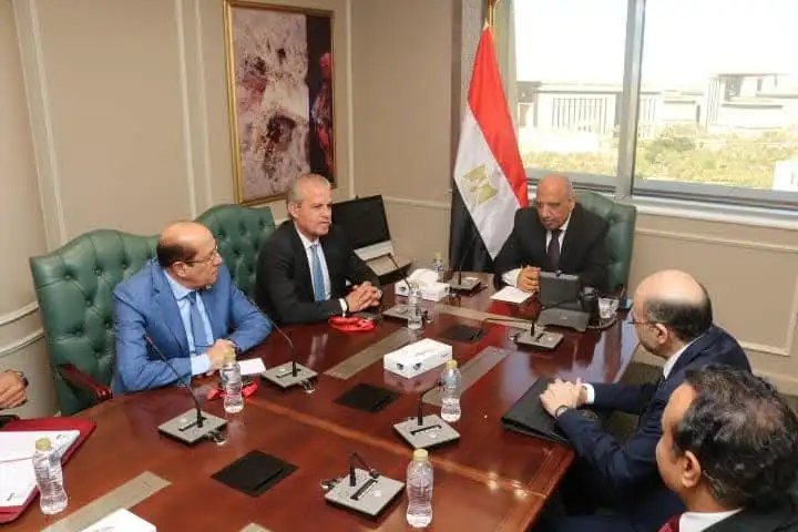 ''وزير الكهرباء'' يجتمع بالخبراء والاستشاريين من جامعة عين شمس و المواد النووية لبدء الخطوات التنفيذية لإنشاء مجمع صناعي متكامل لإنتاج الأسمدة العضوية واستخلاص المواد الحرجة