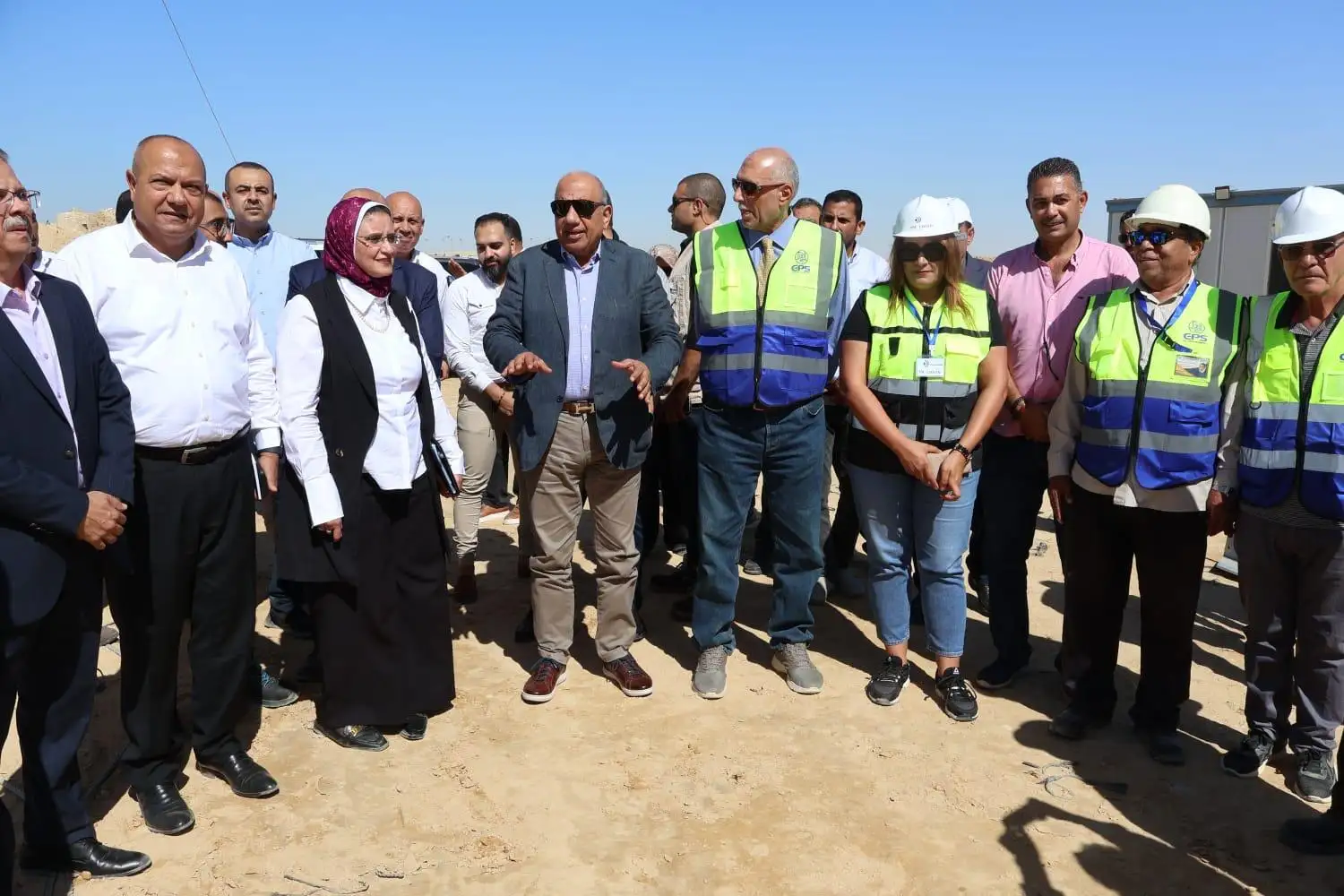 فى زيارة ميدانية.. ''وزير الكهرباء'' يتفقد انهاء الأعمال فى موقعى أبراج عبور قناة السويس على مسار خط الربط الكهربائي المصرى السعودى
