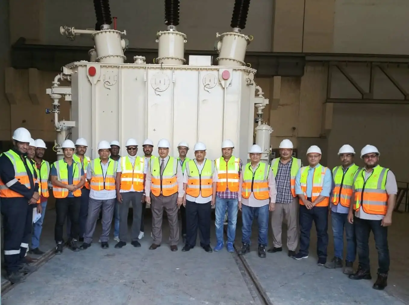 في جولة ميدانية ''هشام كمال'' و أعضاء مجلس إدارة كهرباء المحطات المائية لمتابعة سير العمل بمحطة كهرباء أسوان الأولى