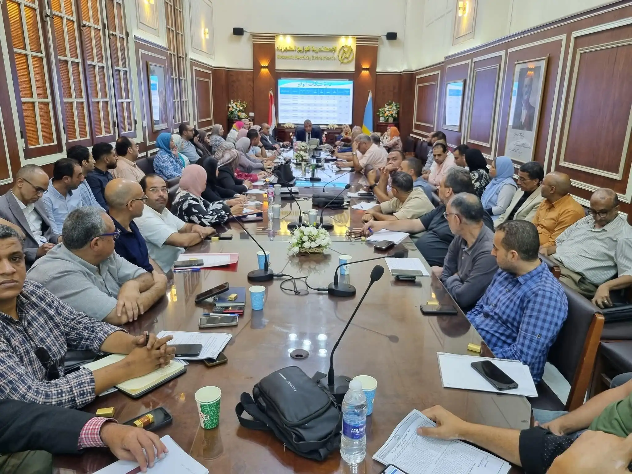 ''الفقي'' يعقد اجتماعاً موسعاً بأعضاء اللجنة الفنية العليا للشبكات لمتابعة الإجراءات اللازمة لتأمين التغذية الكهربائية خلال خلال فصل الشتاء 