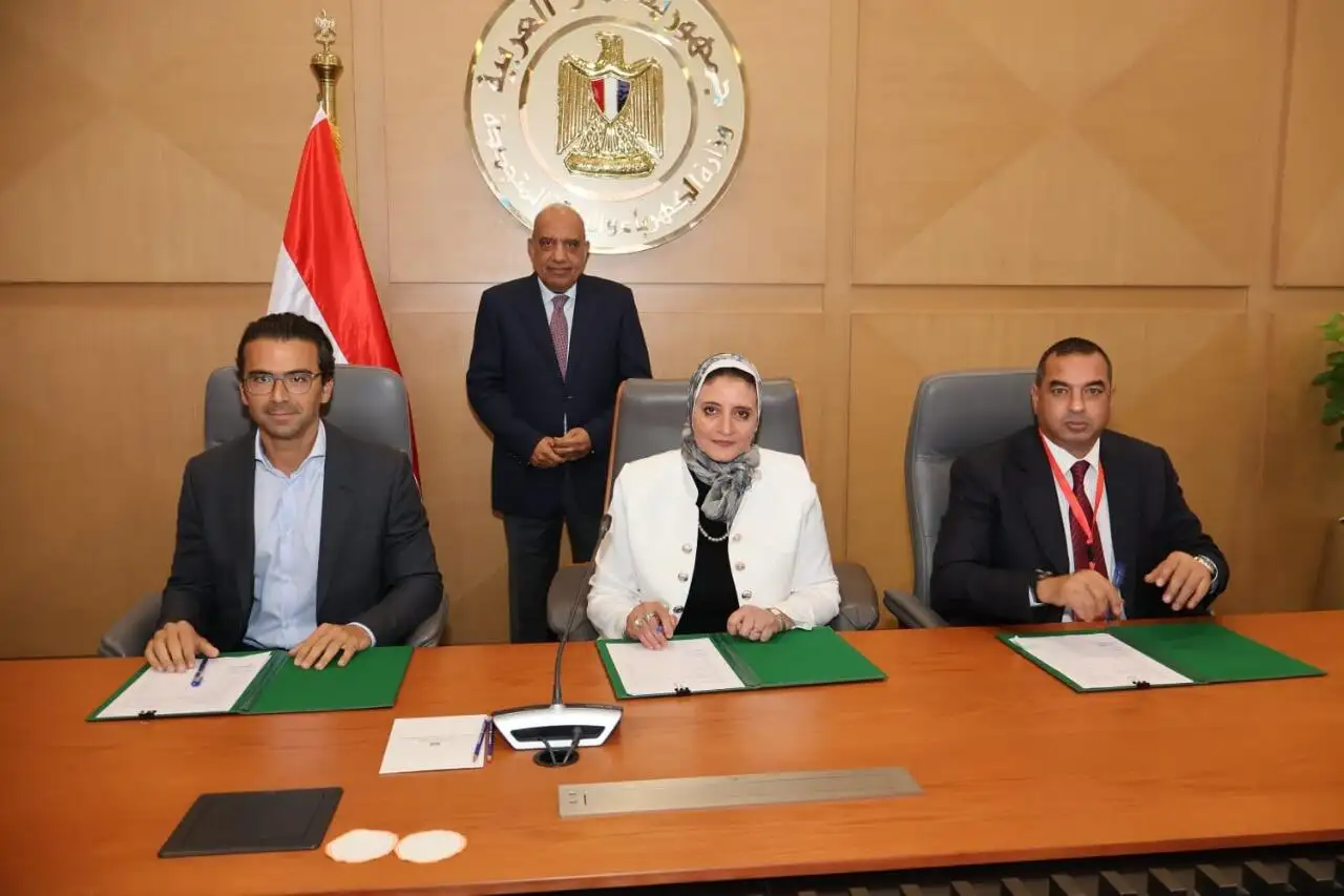 ''وزير الكهرباء'' يشهد مراسم توقيع الاتفاقيات المكملة لتنفيذ مشروعين إنتاج الكهرباء من الطاقة الشمسية قدرة 1200 ميجاوات وبطاريات تخزين سعة 720 ميجاوات ساعة