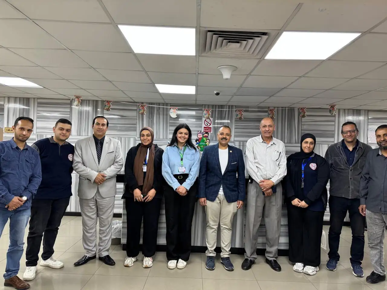 لفتة إنسانية... 'رئيس المرافق العامة' يزور مستشفى العاملين بالكهرباء للاطمئنان على المرض وتهنئتهم بعيد الفطر المبارك