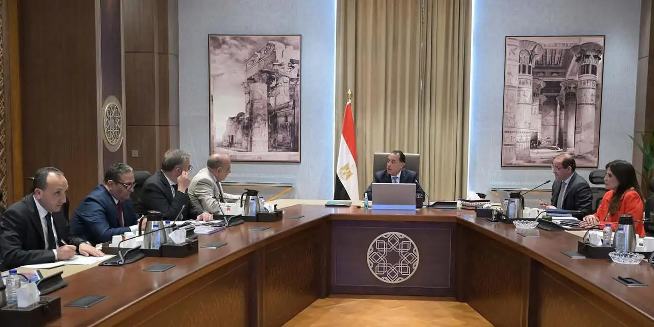 'رئيس الوزراء' يتابع عدداً من الموضوعات المتعلقة بملف الطاقة و استعدادات الصيف وجهود رفع كفاءة محطات الإنتاج
