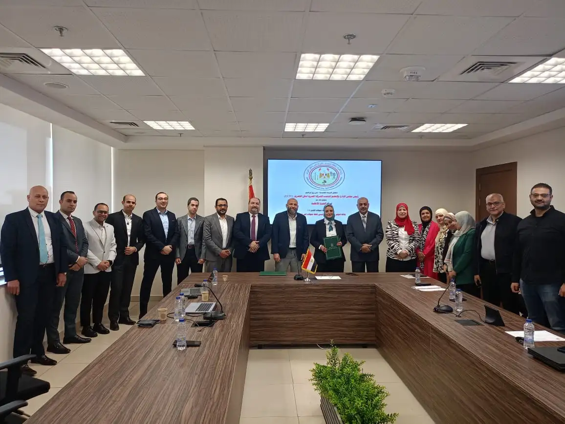 'رئيس نقل الكهرباء' توقع عقدًا مع 'الجيزة للأنظمة' لتوسيع 'محطة محولات جنوب الكيان' التابعة لمنطقة كهرباء القاهرة 