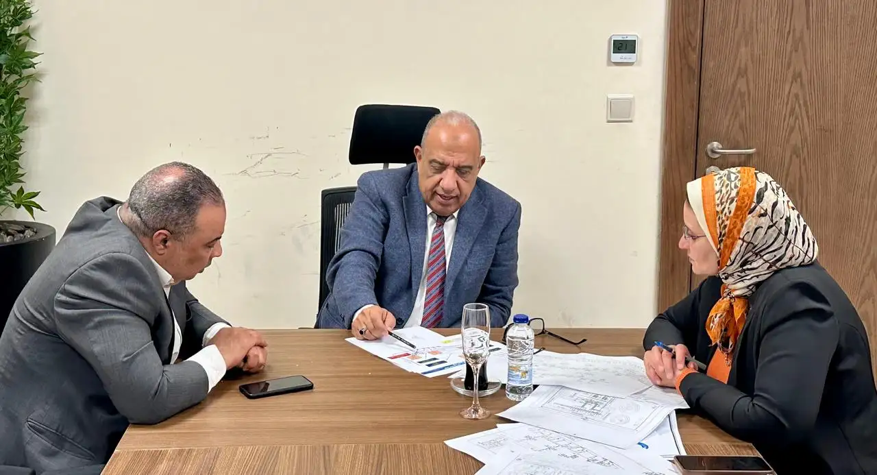 'وزير الكهرباء' يتابع مشروعات التغذية الكهربائية لمشروعات الدلتا الجديدة في اجتماع مع قيادات 'المصرية لنقل الكهرباء' و 'جنوب القاهرة لتوزيع الكهرباء'