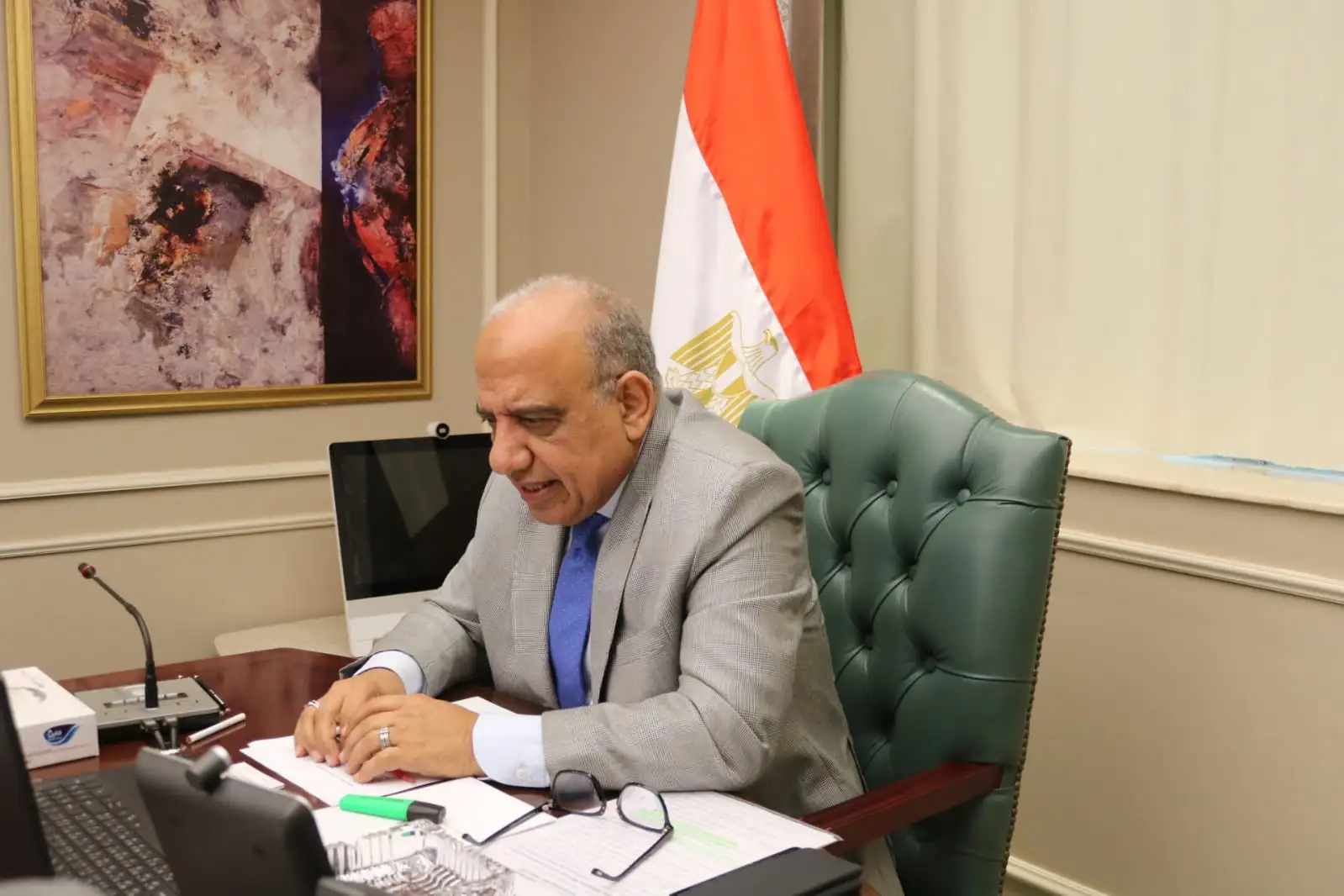 عبر تقنية الفيديو كونفرنس 'وزير الكهرباء' يبحث مع مسئولي 'المفوضية الأوروبية' سبل دعم التعاون والشراكة في مجالات الكهرباء والطاقة المتجددة