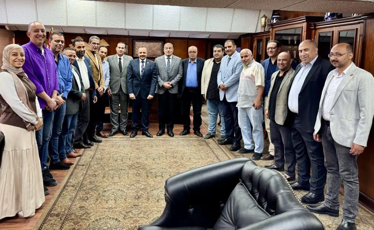 'رئيس العامة للمرافق' يهنئ المهندس 'حسن البيلي' بتوليه قيادة شركة شمال القاهرة بحضور 'اللجنة النقابية'