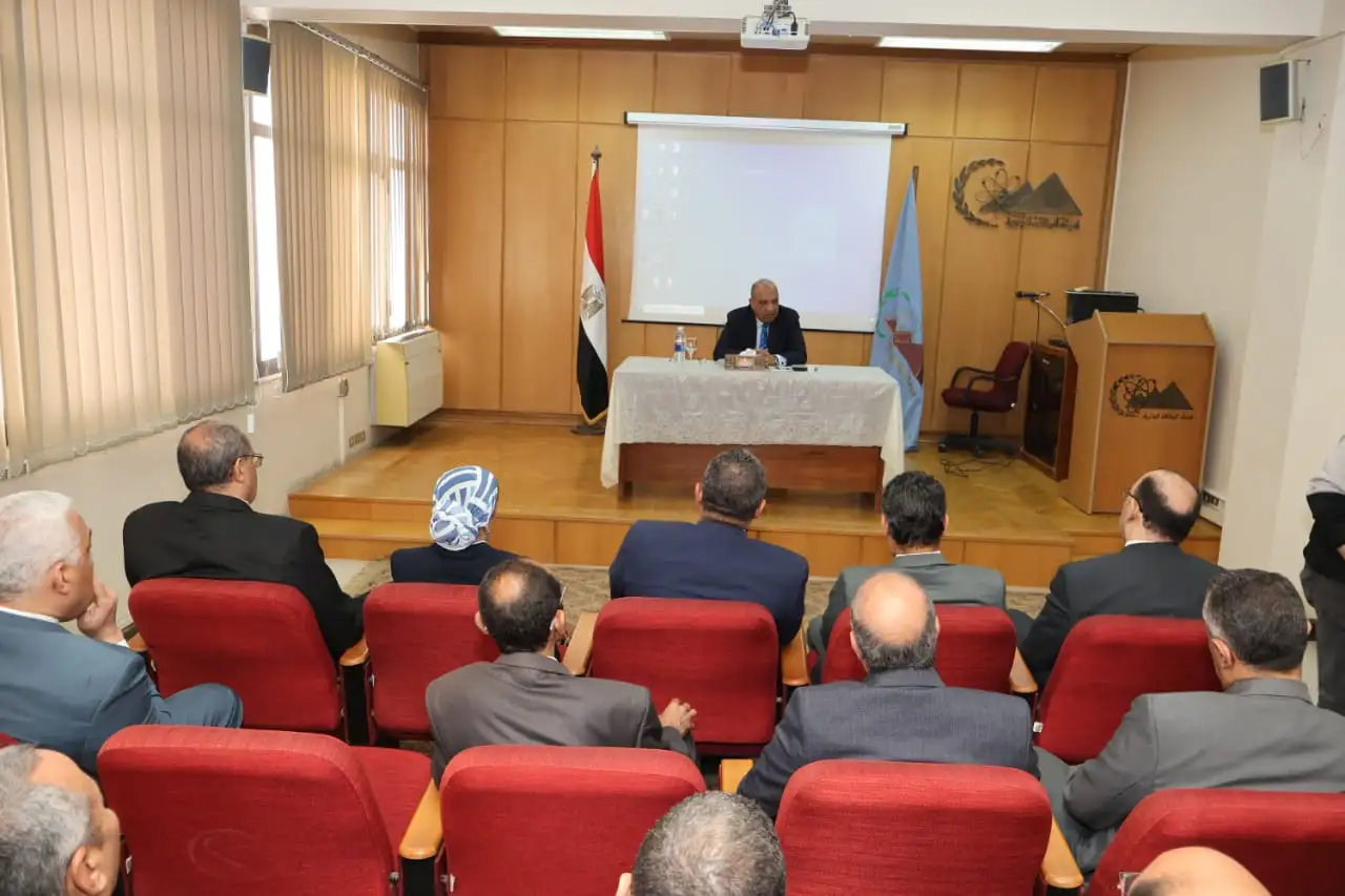 خلال زيارته الميدانية لموقع هيئة الطاقة الذرية بأنشاص 'وزير الكهرباء' يجتمع بقيادات الطاقة الذرية