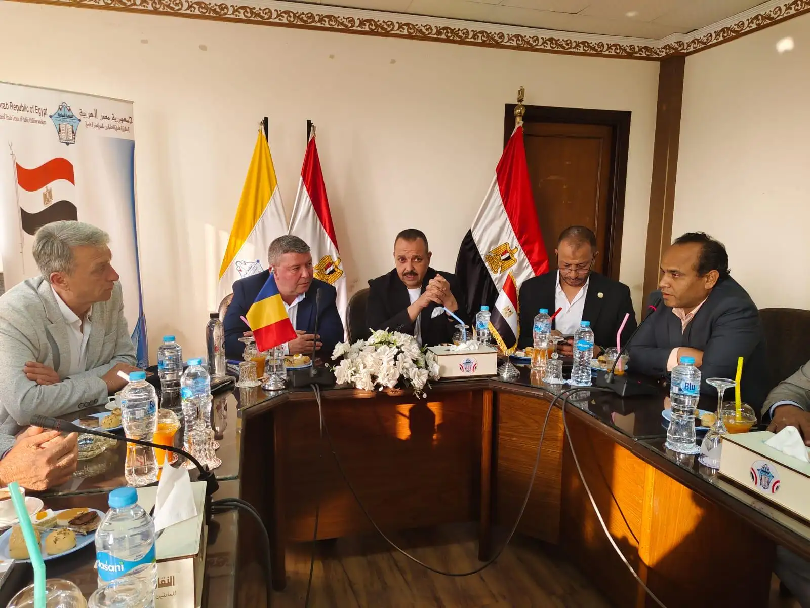 لتعزيز العلاقات الثنائية 'رئيس المرافق العامة' يستقبل وفد 'نقابة العاملين بالمياه برومانيا' ويعقد اجتماعاً لبحث أوجه التعاون المشترك