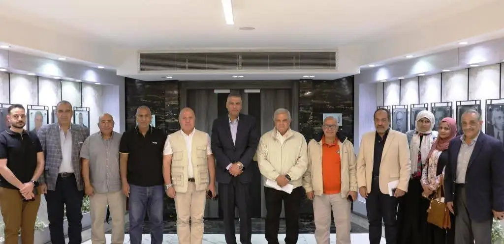 'محافظ أسوان' و 'رئيس القابضة للمياه' يبحثان المشروعات الجاري تنفيذها