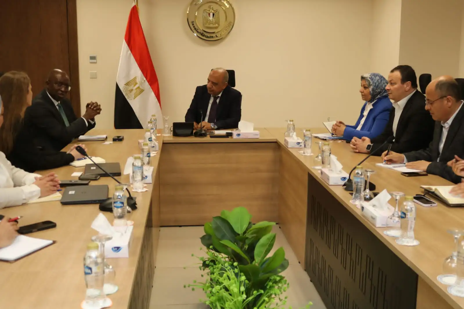 'وزير الكهرباء' يبحث مع وفد مؤسسة التمويل الدولية 'iFC ' سبل دعم وتعزيز التعاون المشترك فى مجالات الطاقة المتجددة