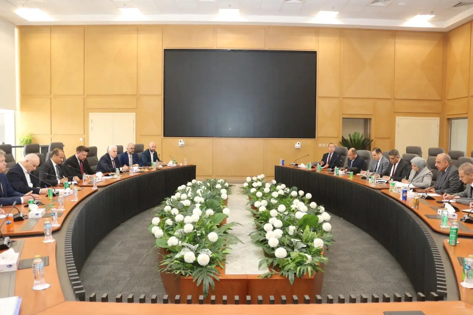 'وزير الكهرباء' يجتمع بالنائب الأول لمدير عام 'روسآتوم' والوفد المرافق له لمتابعة مجريات ومتطلبات المراحل المتقدمة لمشروع الضبعة