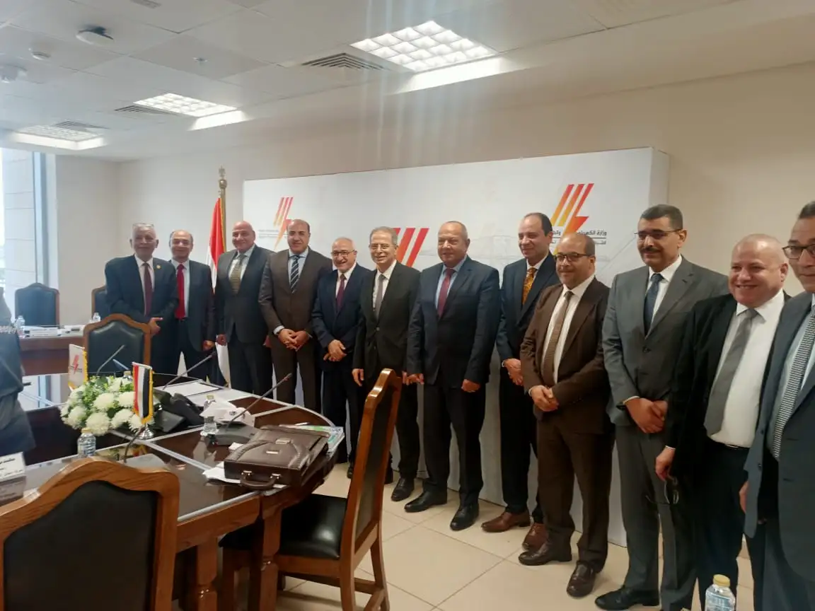 'القابضة للكهرباء' تعتمد الموازنة التخطيطية 'لتوزيع كهرباء القناة' للعام المالي الجديد 