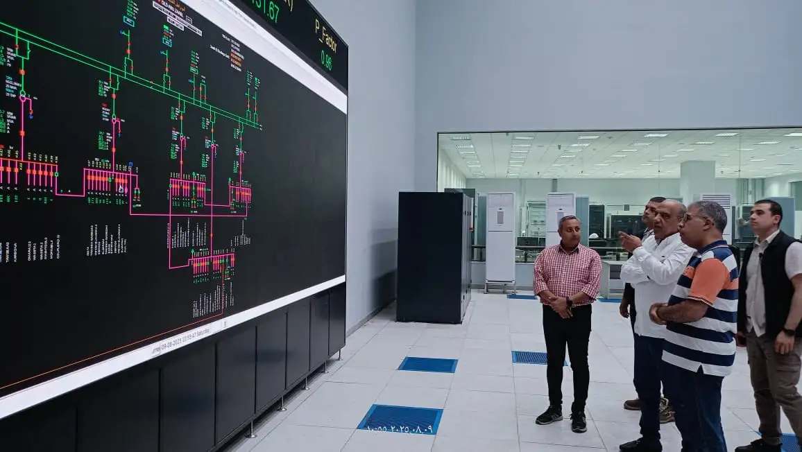 'وزير الكهرباء' يتابع سير العمل ويطمئن على استقرار الشبكة وجودة التغذية ويراجع معدلات الزيادة فى الطلب على الطاقة وارتفاع الأحمال فى محافظات القاهرة والجيزة والقليوبية
