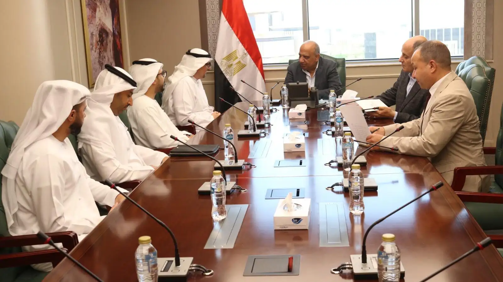 'وزير الكهرباء' يبحث مع شركة أبوظبي لطاقة المستقبل 