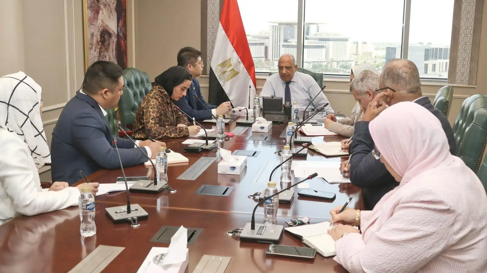 ''وزير الكهرباء'' يبحث مع شركة ''صن ريف سولار SunRev Solar الصينية'' التعاون في مجالات الطاقة المتجددة وتصنيع مهمات الطاقة الشمسية