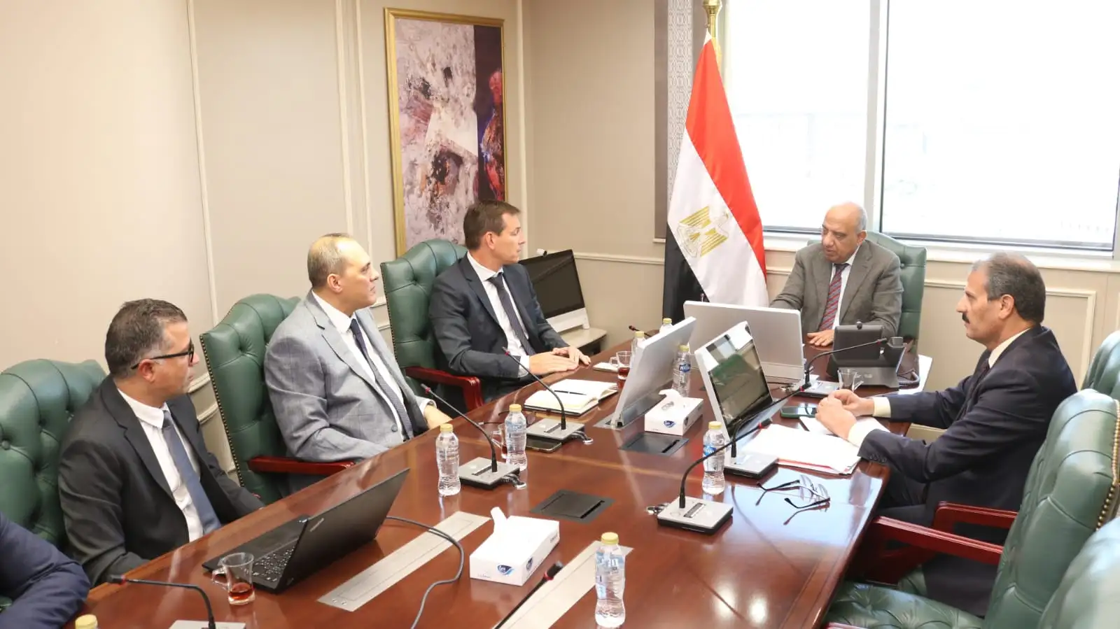 ''وزير الكهرباء'' يبحث مع ''شنايدر إليكتريك'' مستجدات تنفيذ مبادرة تحسين كفاءة استخدام الطاقة فى المصانع