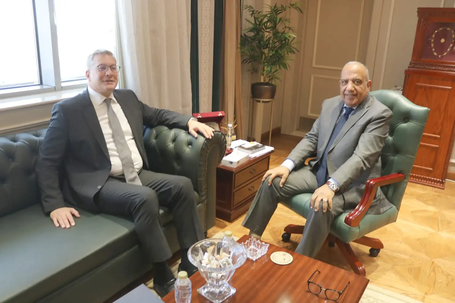 وزيرا ''الكهرباء و البترول'' يناقشان خطة التوسع في مشروعات الطاقات المتجددة وزيادة الاعتماد عليها في مزيج الطاقة وخفض استخدام الوقود الأحفوري