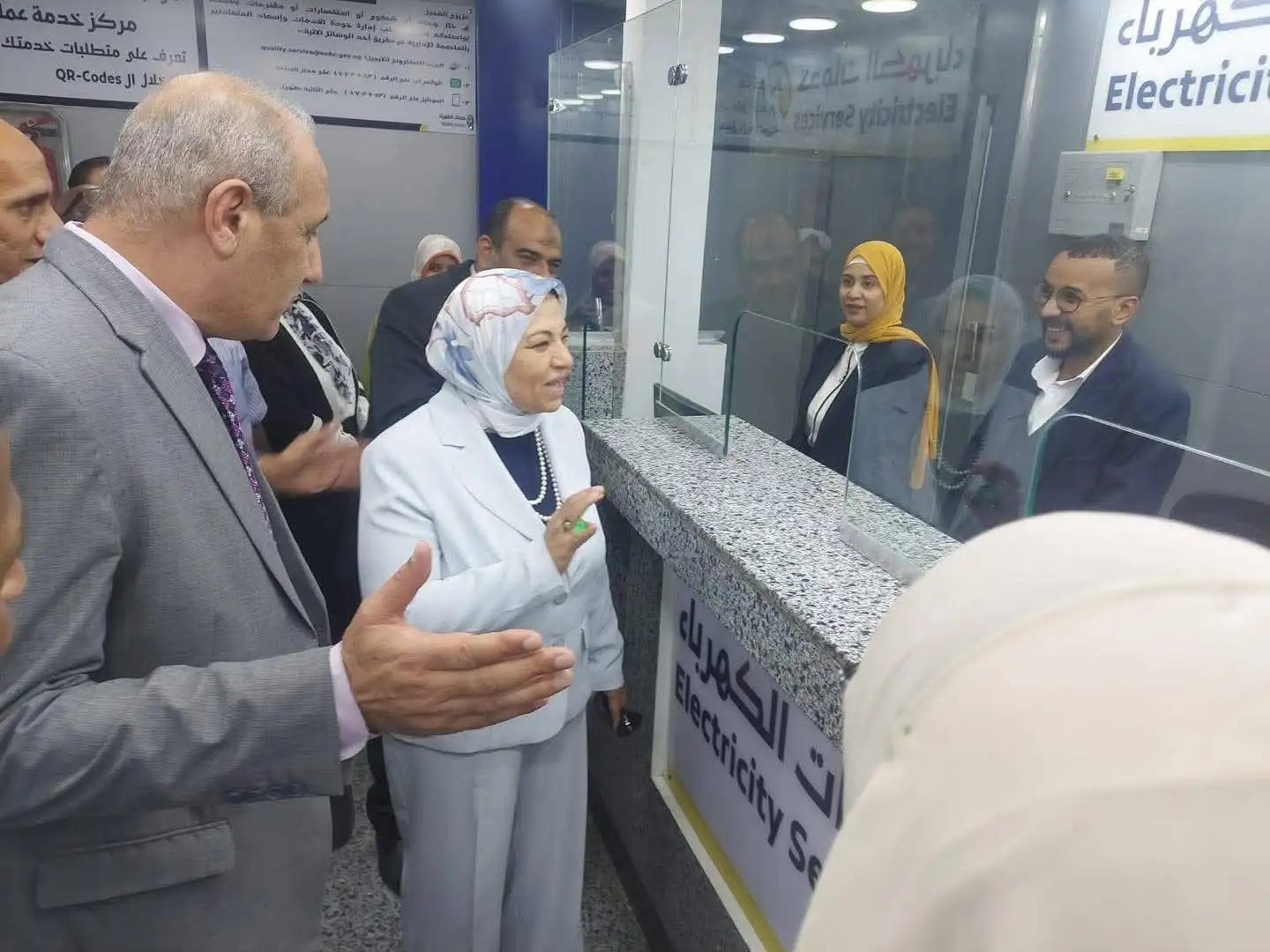 من السد العالي ومحطات المحولات إلي مراكز خدمة العملاء ''نائب وزير الكهرباء'' تقوم بجولة موسعة بشركات إنتاج و نقل و توزيع الكهرباء بأسوان