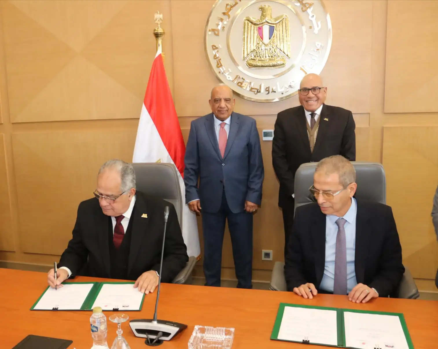 ''وزير الكهرباء'' و ''رئيس الهيئة العربية للتصنيع'' يشهدان مراسم توقيع بروتوكول تعاون بين  ''القابضة لكهرباء مصر والهيئة'' لتأسيس شركة متخصصة في أعمال التشغيل والصيانة لأنظمة الطاقة الشمسية على أسطح المباني